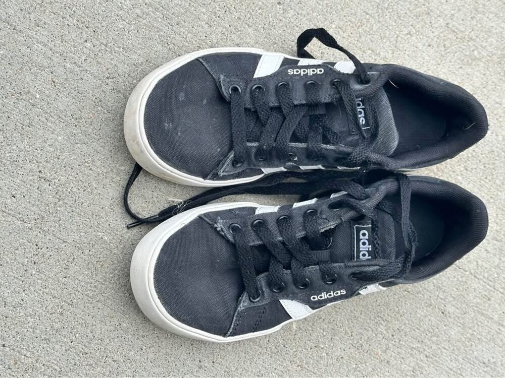 Adidas Sneakers Youth Size 1 - Black